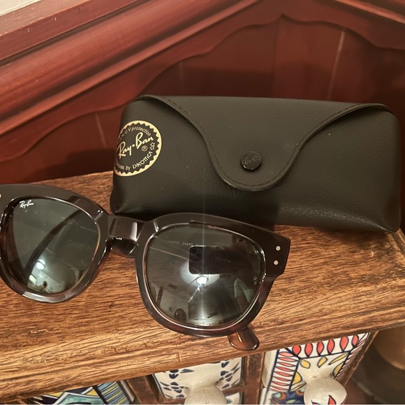Ray-Ban Mega Hawkeye Sunglasses - Picture 2 of 7